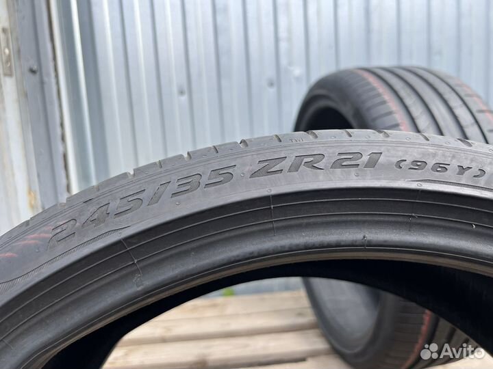 Pirelli P Zero PZ4 245/35 R21