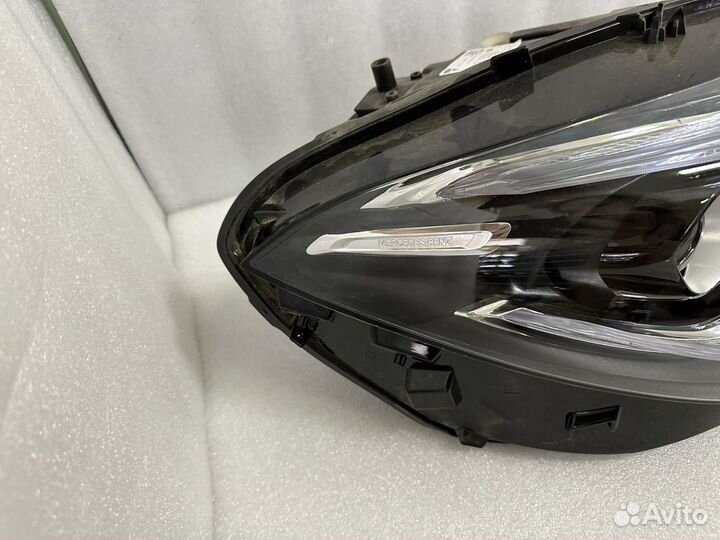 Фара правая LED High Performance Mercedes W118