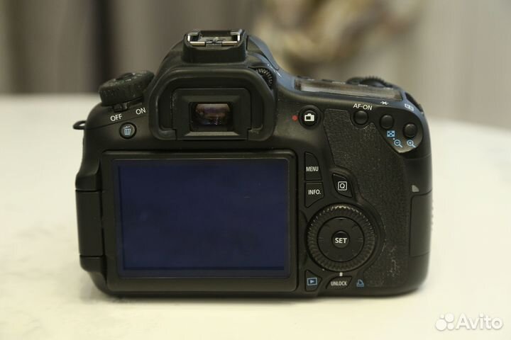 Зеркальный фотоаппарат Canon 60d