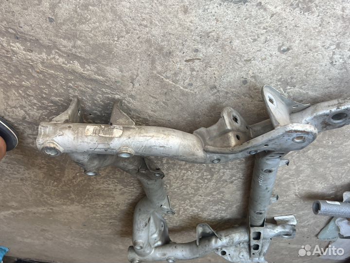 Подрамник mercedes w204