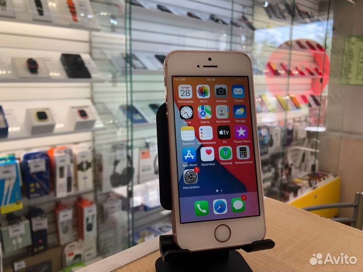 Apple iPhone SE 32Gb (розовое золото)