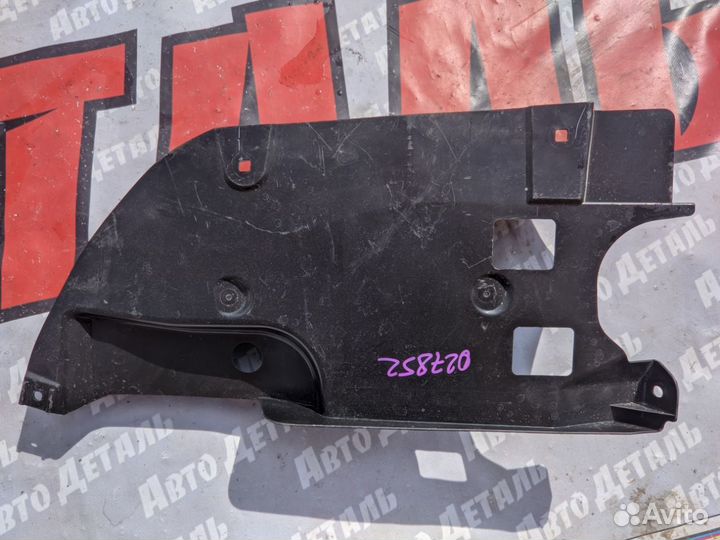 Пыльник заднего бампера правый Lexus LX570 LX470D