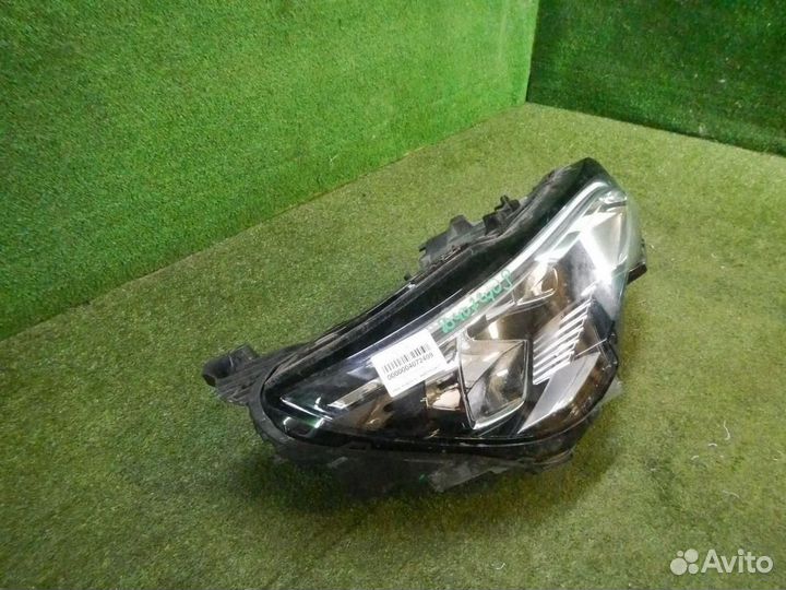 Фара правая Peugeot 3008 2 (2016-2020) галоген