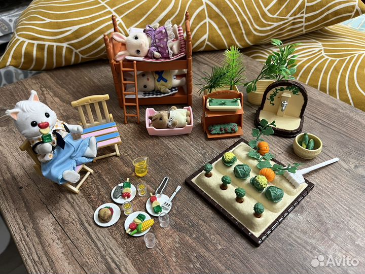 Sylvanian families зайцы, бурундук, мебель, огород