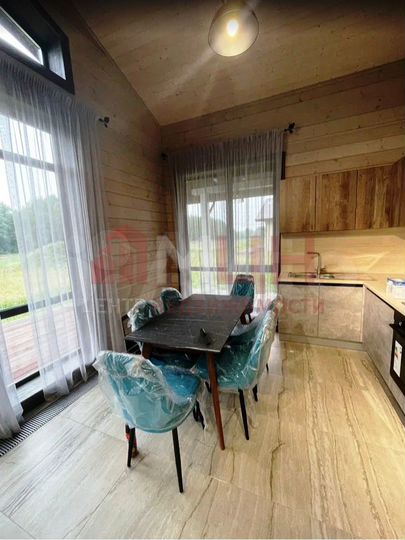 Дом 243 м² на участке 15 сот.