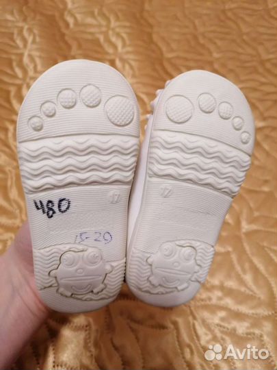 Продам детскую обувь