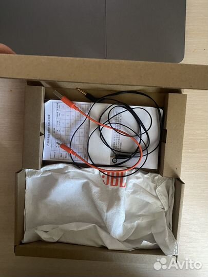 Беспроводные наушники jbl