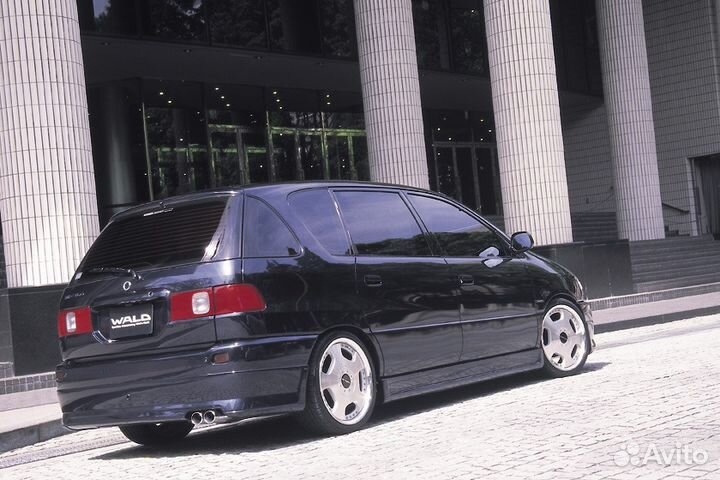 Накладка на задний бампер Wald Toyota Ipsum Picnic