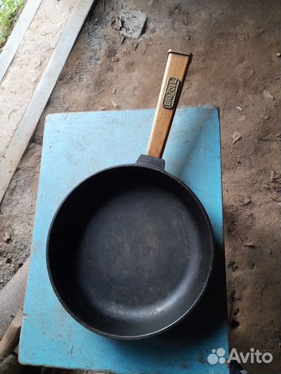 Чугунная сковорода