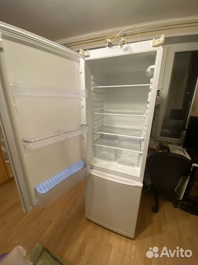 Холодильник indesit бу es18