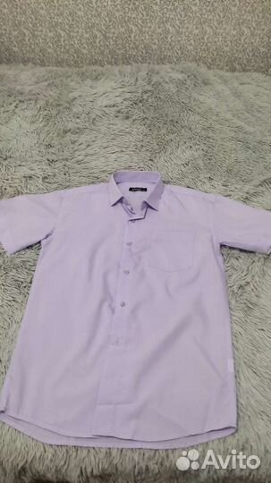 Рубашки (4) штуки жилетка (1) штука с 8-10 лет