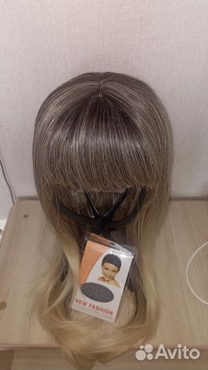 Парик блонд с челкой