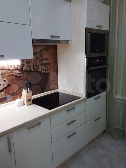 2-к. квартира, 50 м², 8/17 эт.