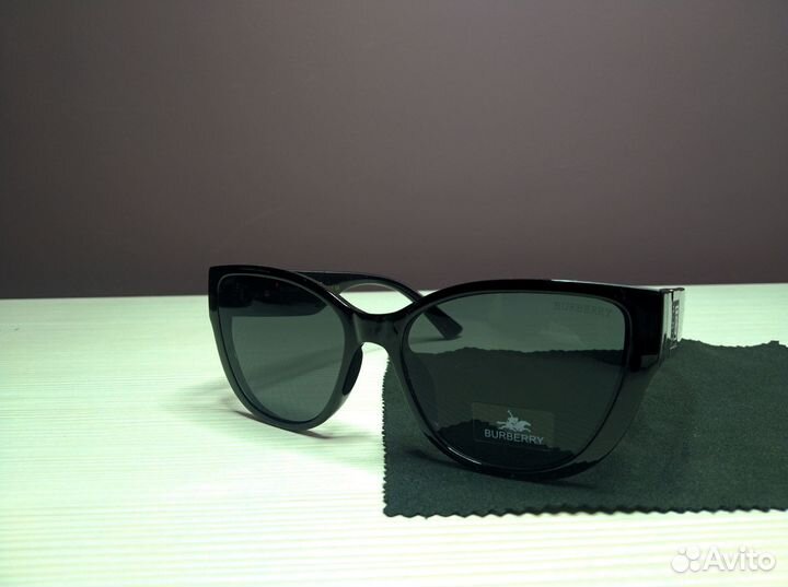 Солнцезащитные очки женские Burberry