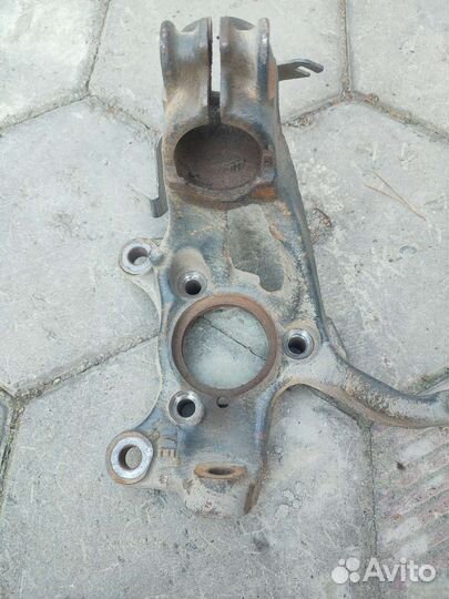 Поворотный кулак правый на skoda octavia a7