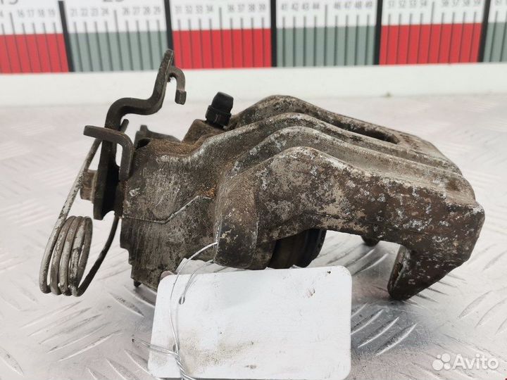 Суппорт задний правый для Volkswagen Passat 5 GP