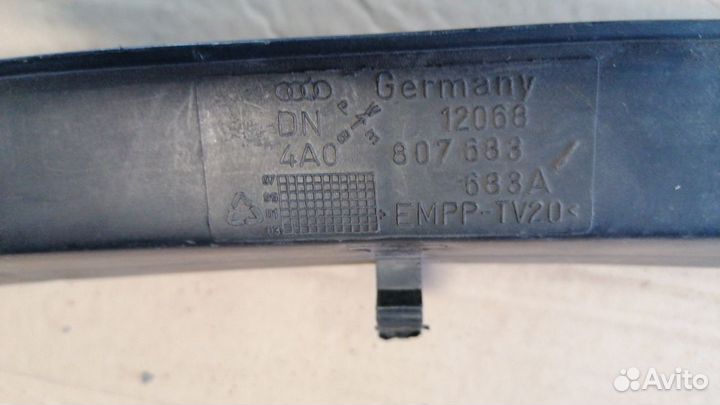 Решетка перед.бампера центр.Ауди А6С4 94-97г новая