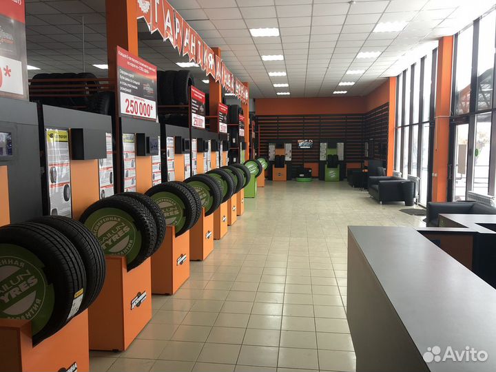 Royal Black Royal Performance 265/50 R20