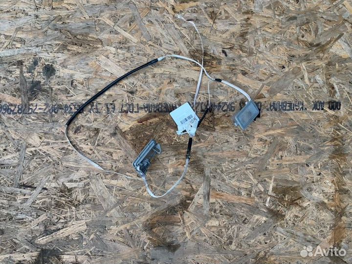 Плафоны потолочные с проводкой Toyota Avensis