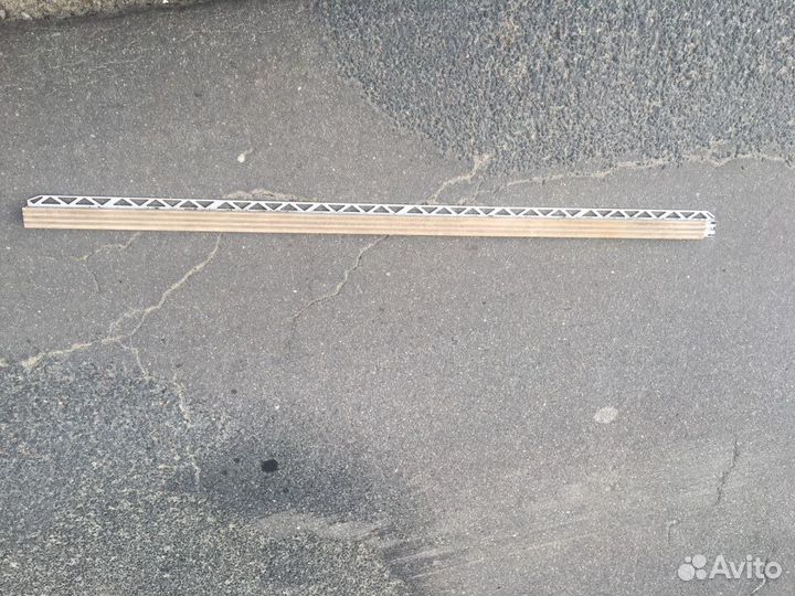 Уголок противоскользящий с резиновой вставкой