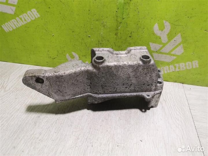 Кронштейн двигателя правый Шкода Октавия А4
