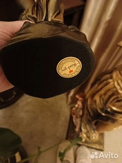 Статуэтка (подсвечник)