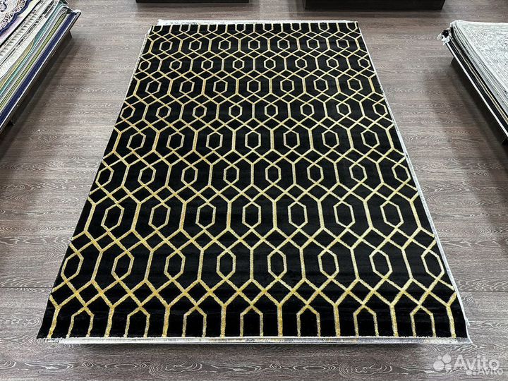 Ковер новый черный с золотом