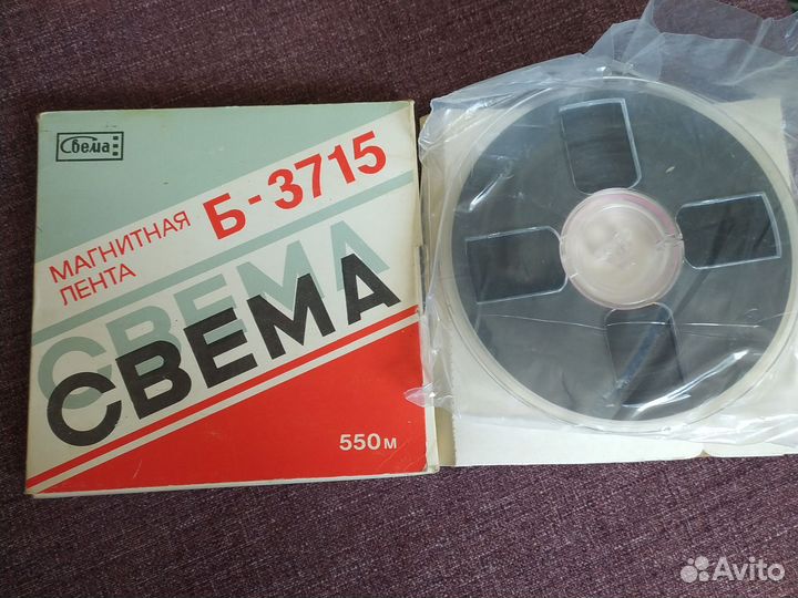 Магнитофонные катушки с лентой