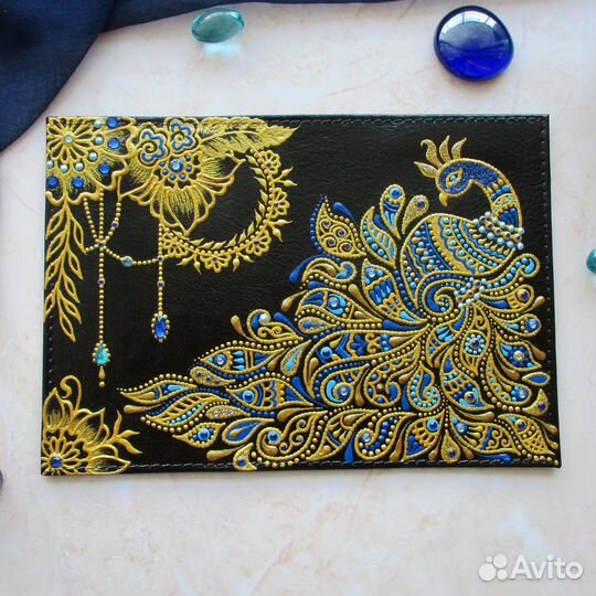Кожаная обложка на паспорт Павлин, ручная роспись