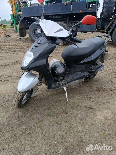 Скутер, мопед, живой