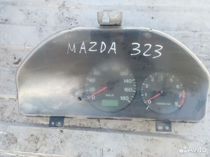 Щиток приборов Mazda 323