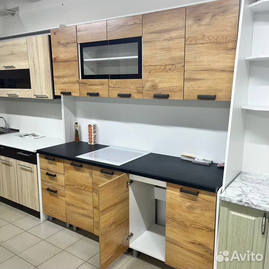 Кухня с толстой столешницей