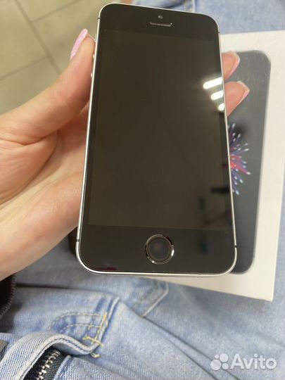 Телефон iPhone se
