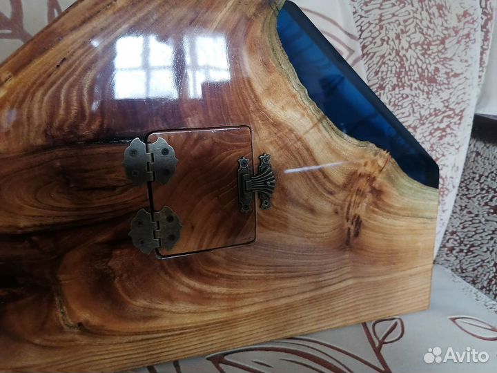 Часы из слэба карагача с эпоксидой смолой