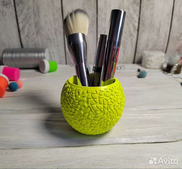 Подставка для бижутерии. Жёлтый неон