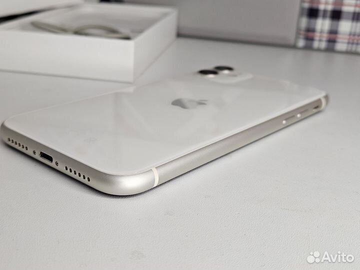 iPhone 11, 64 ГБ