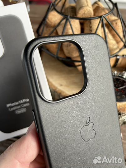 Чехол iPhone 14 Pro черный кожа