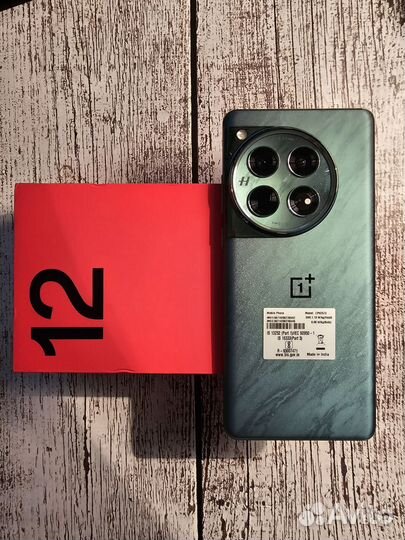 OnePlus 12, 12/256 ГБ