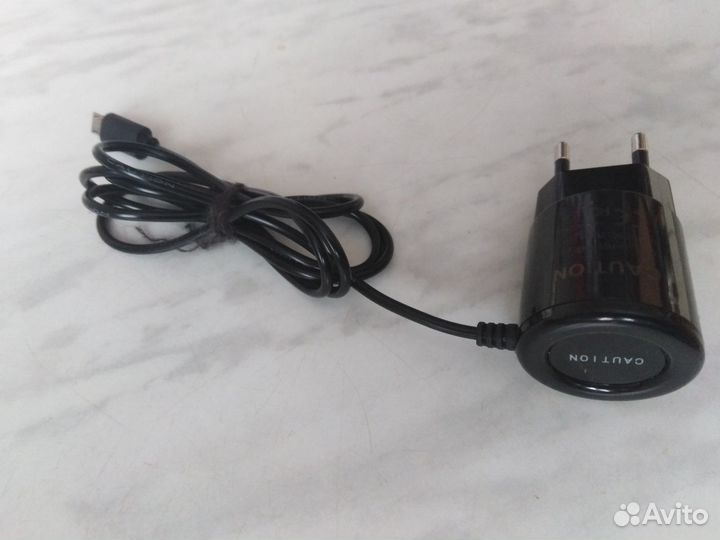 Универсальная зарядка для телефона с индикацией