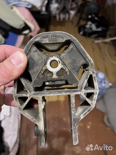 Подушка АКПП Volvo s40