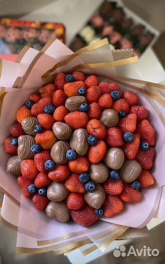 Клубника в шоколаде в Красногорске, букеты из ягод