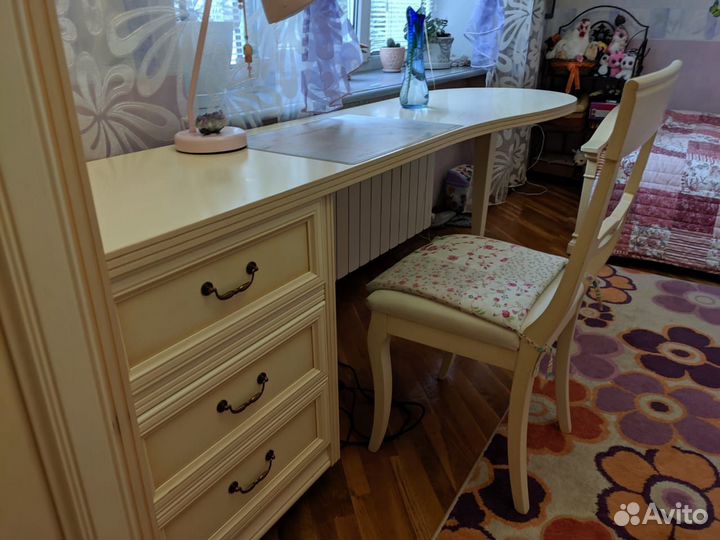 Итальянский спальный гарнитур для подростковой ком