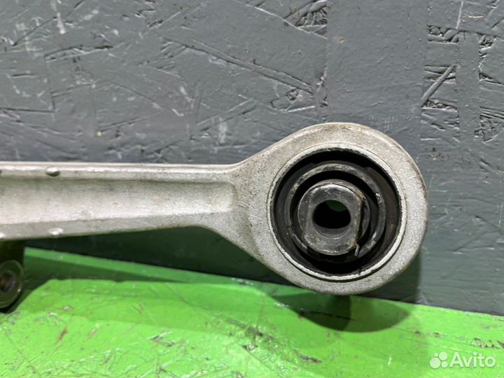 Рычаг подвески нижний правый Volkswagen Passat B5