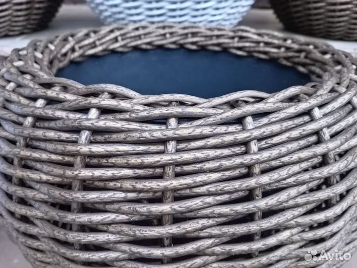 Кашпо из искусственного ротанга