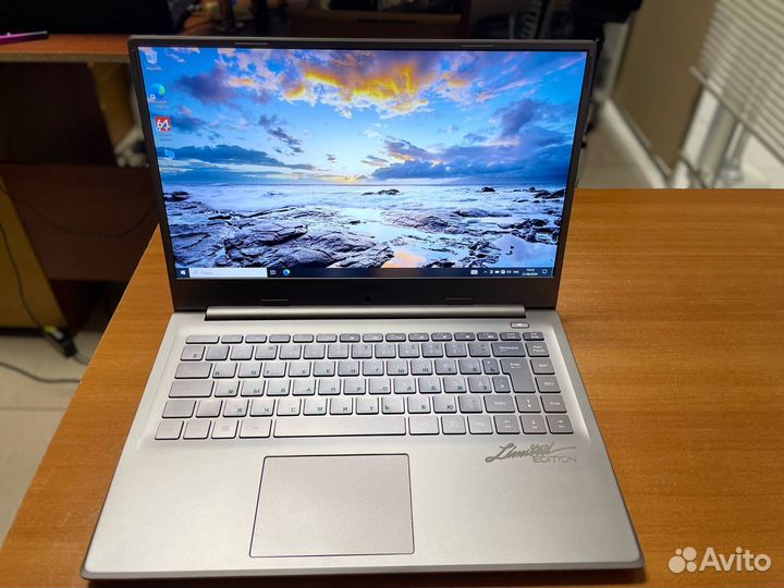 Ультрабук как новый,i5 8 ядер,ssd 1tb,IPS,16gb