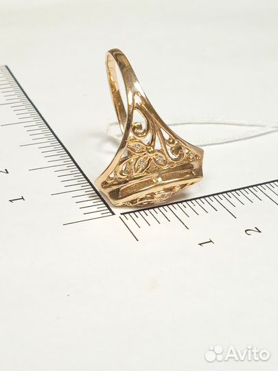 Кольцо с синтетическим камнем Золото