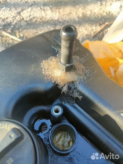 Клапанная крышка 22400-2G710