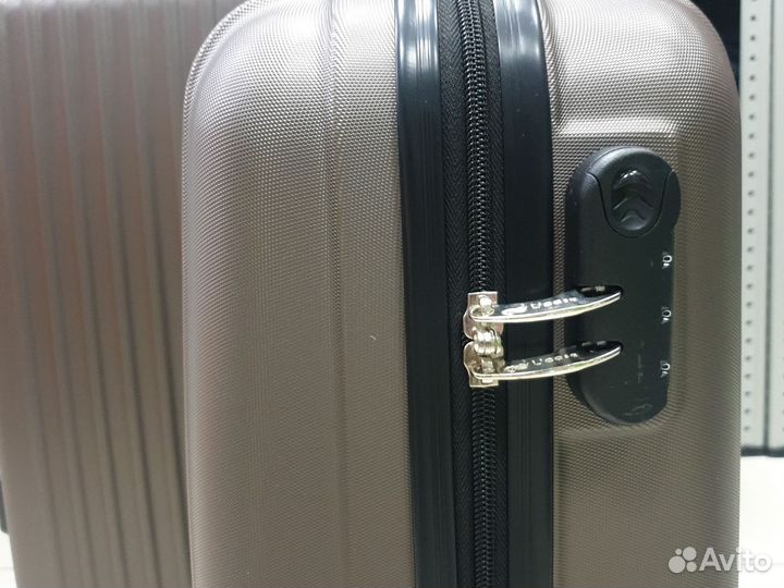 Чемодан L,case