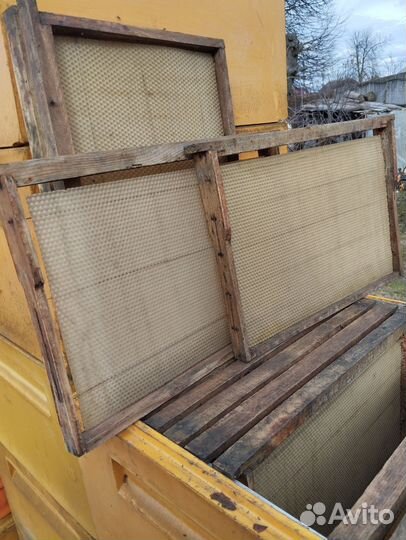 Рамки с вощиной для пчёл