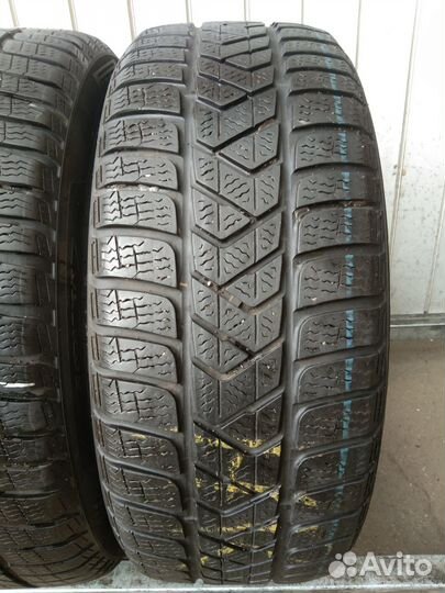Pirelli Winter Sottozero 3 215/55 R17 98V